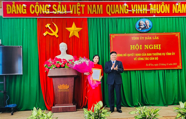 Công bố Quyết định của Ban Thường vụ Tỉnh ủy Đắk Lắk về công tác cán bộ